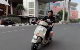 First Ride - Berkendara Singkat dengan Warisan Balap Vespa GTV Beige Sabbia