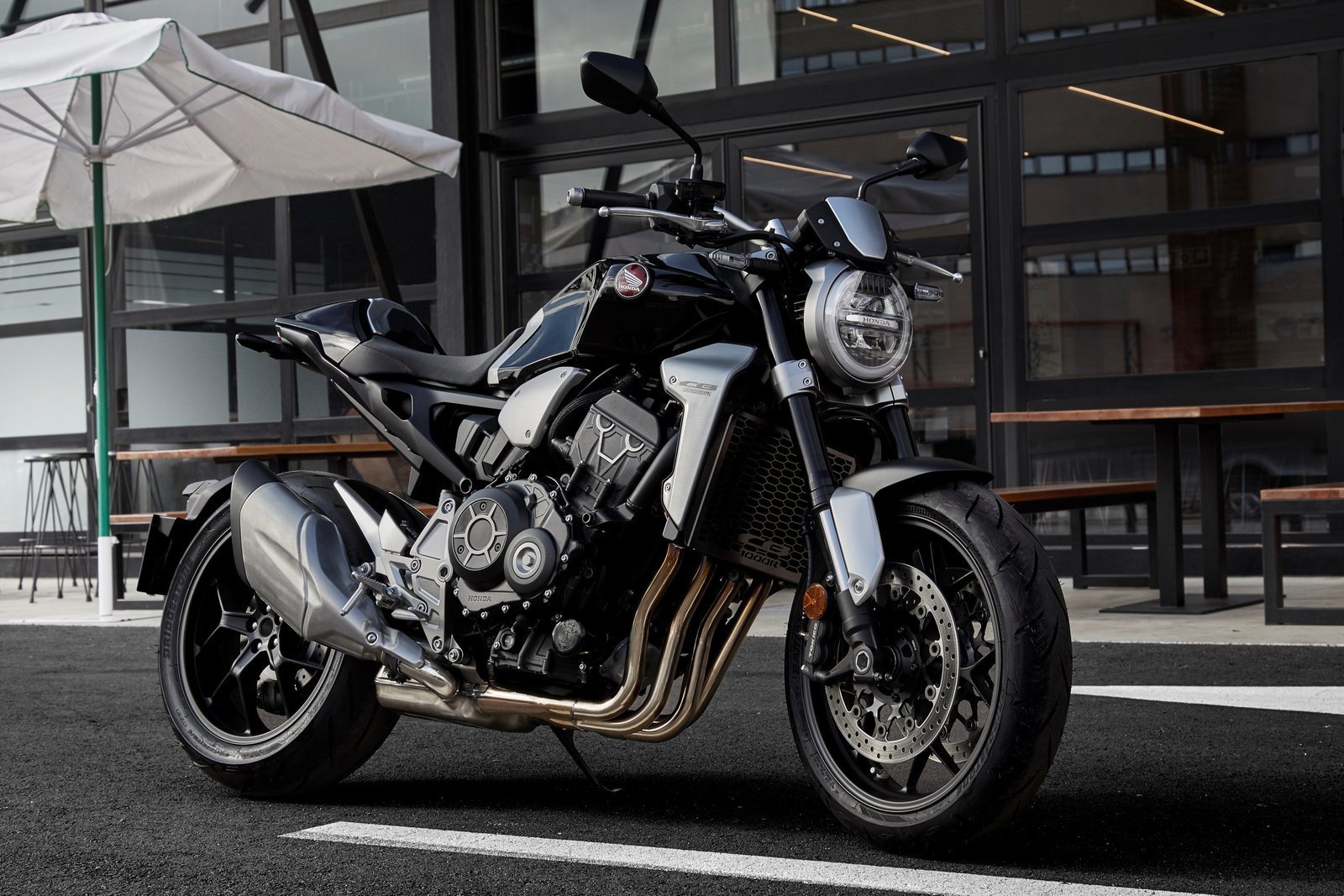 Honda Perkenalkan CB 1000 R yang Tampilannya Keren Abis!