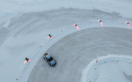 Porsche Taycan Berhasil Pecahkan Rekor Dunia Drift 17 km Tanpa Henti