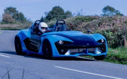Zenos E10 Terbaru, Mobil Sport Ringan hanya 790 KG!