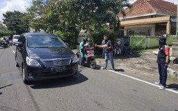 Perangi Covid-19, BMC Malang Gandeng Komunitas Lain Bagikan Paket Kesehatan Bagi Pengguna Jalan
