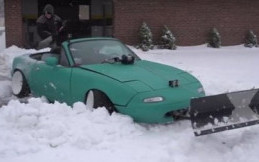 Mazda Miata Ini Disulap Jadi Alat Pembersih Salju