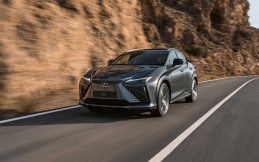 SUV Listrik Perdana Lexus RZ 450e Berteknologi Canggih