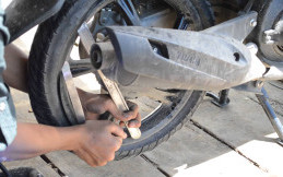 Baru Ditambal Ban Mendadak Bocor Lagi, Ini Penyebabnya