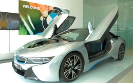 BMW i8 Exclusive Drive di Surabaya