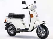 Mirip Vespa Klasik, Ini Uniknya Skuter Matik Suzuki Gemma 125