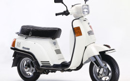 Mirip Vespa Klasik, Ini Uniknya Skuter Matik Suzuki Gemma 125