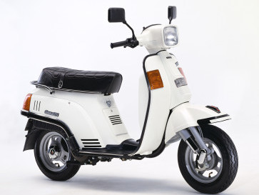 Mirip Vespa Klasik, Ini Uniknya Skuter Matik Suzuki Gemma 125