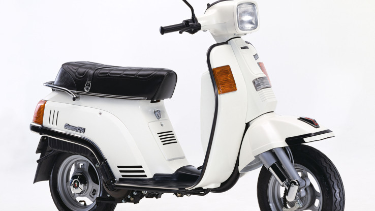 Mirip Vespa Klasik, Ini Uniknya Skuter Matik Suzuki Gemma 125