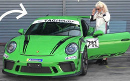 Seorang Nenek Geber Porsche 911 GT3 RS di Sirkuit Monza