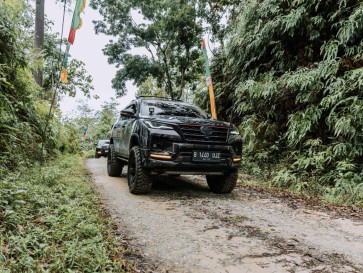 Komunitas Toyota Fortuner Tutup Akhir Tahun 2025 dengan Touring di Borneo Island