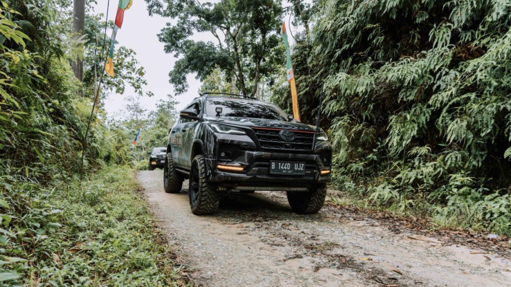 Komunitas Toyota Fortuner Tutup Akhir Tahun 2025 dengan Touring di Borneo Island