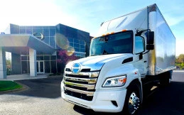 Truk Listrik Hino Le Series Meluncur, Gunakan Teknologi Baterai Panasonic