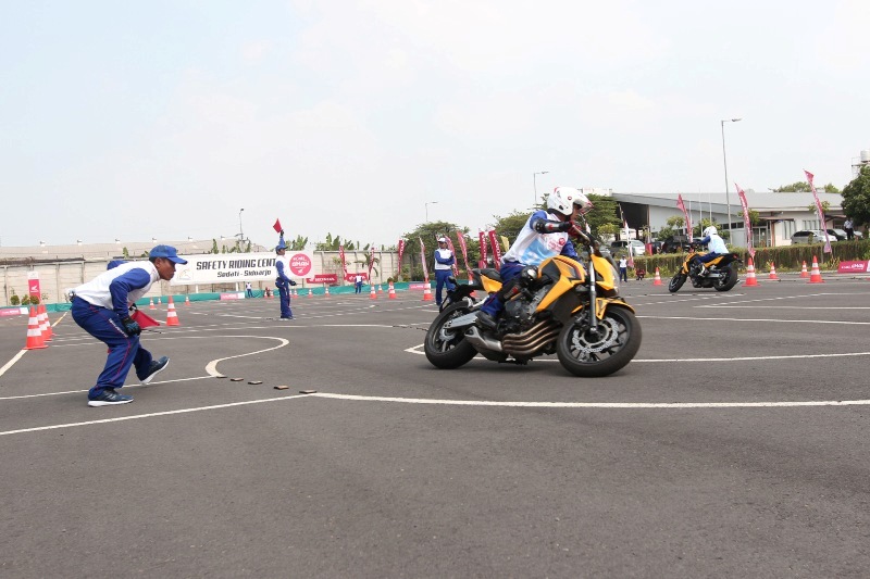 AHM Gelar Safety Riding Instructor Competition