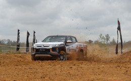 Mitsubishi Kembali Buktikan Ketangguhan New Triton di Kota Pekanbaru