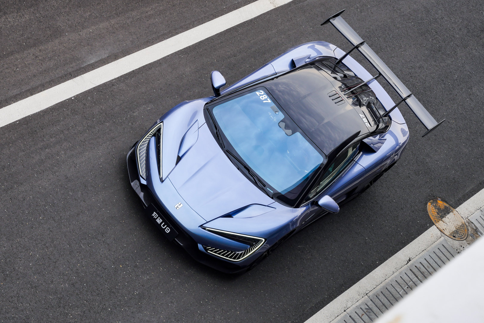 Mencoba Langsung Kendaraan Yangwang U9 di Sirkuit Zhengzhou