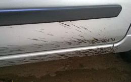Tips Ampuh Bersihkan Noda Aspal di Bodi Mobil