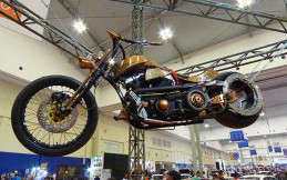 Wow! Bingky Biker's Station Bawa Motor Terbang ke Parjo Red Carpet