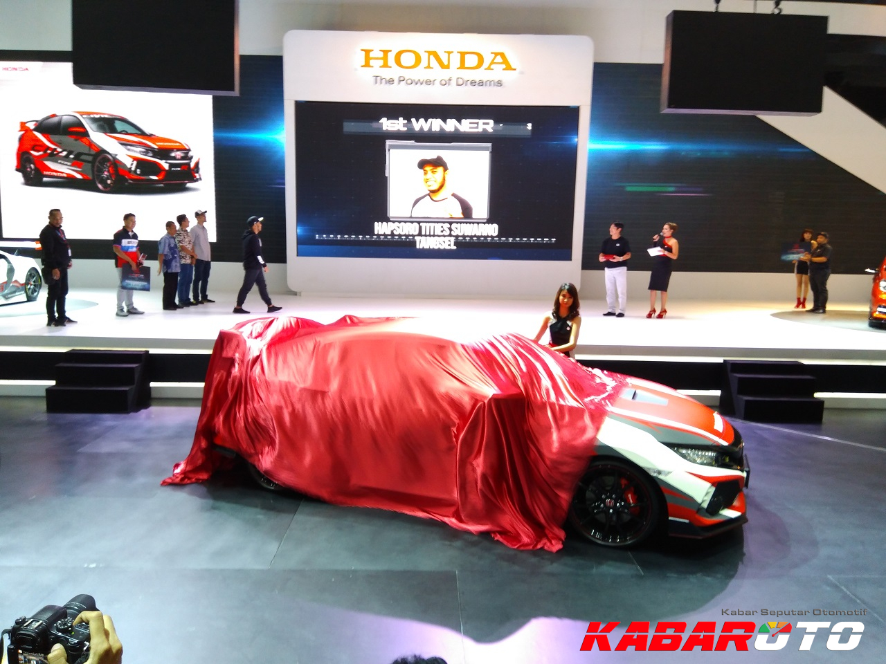 Honda Tampilkan Civic Type R Hasil Karya Pemenang Decal Competition di IIMS 2018