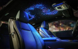 Ada Lukisan Hamparan Bintang di Mobil Rolls-Royce Ini