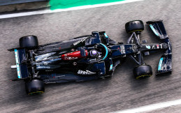Masih Ingin jadi Juara Dunia F1, Lewis Hamilton Perpanjang Kontrak Hingga 2023