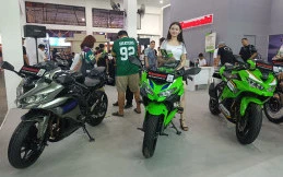 Beli Motor Kawasaki Dapat Pelumas Premium Gratis 2 Liter