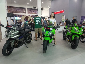 Beli Motor Kawasaki Dapat Pelumas Premium Gratis 2 Liter