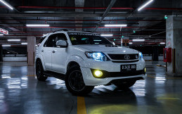Modifikasi Toyota Fortuner VNT Ala Mahasiswa Pecinta Anime