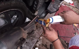 Oli Palsu Murah Bikin Mesin Kendaraan Rusak, Pahami Cirinya