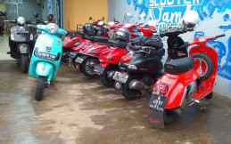 Simak Tips Hadapi Motor Vespa Kebanjiran ala Scooter Jam