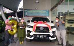 Sales Wajib Lihat, Cerita Unik Tukang Bakso di Medan Beli Mobil Barunya