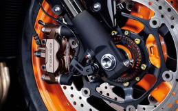 Sepeda Motor Wajib Pakai Fitur ABS