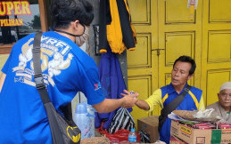 Cegah Penyebaran Corona, YRFI Cianjur Bagi-bagi Masker Hand Sanitizer
