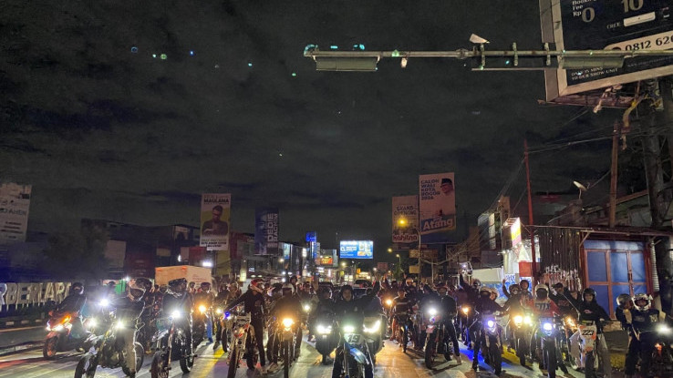 200 Bikers Padati Night Ride Supermoto Bogor Raya