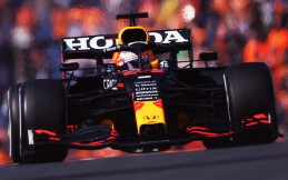 Max Verstappen Raih Kemenangan di Kampung Halaman