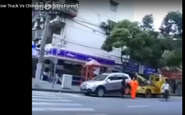 Video: Wanita Ini Tarik Truk Derek dengan Mobil Sedan