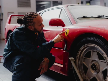 Ferrari F40 Lewis Hamilton Sempat Nganggur 30 Tahun, Ternyata Bukan Mobil Biasa