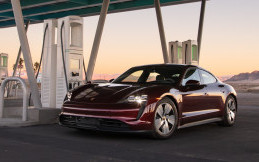 Porsche Taycan Raih Guinness World Records!