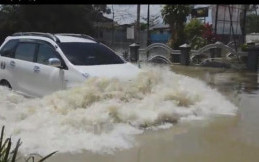 Tips Jadi Pengendara Cerdas di Musim Hujan