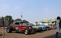 100 Komunitas Mobil Geruduk Gedung MPR RI