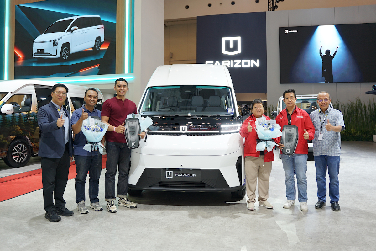 Arista Serahkan Kunci Farizon SV di GIIAS 2026, Dorong Van Listrik