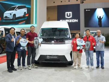 Arista Serahkan Kunci Farizon SV di GIIAS 2026, Dorong Van Listrik