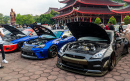 Diecast Mobil Mini GT LBWK Kenmeri dan LB-ER34 Bakal Dijual Rp1 juta di Surabaya