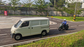 Pelajari Area Blindspot Jadi Salah Satu Kunci Aman Berkendara di Jalan Raya