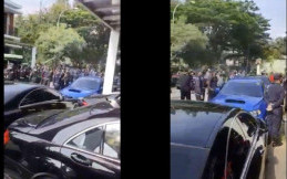 Parkir Belasan Mobil Mewah Bikin 