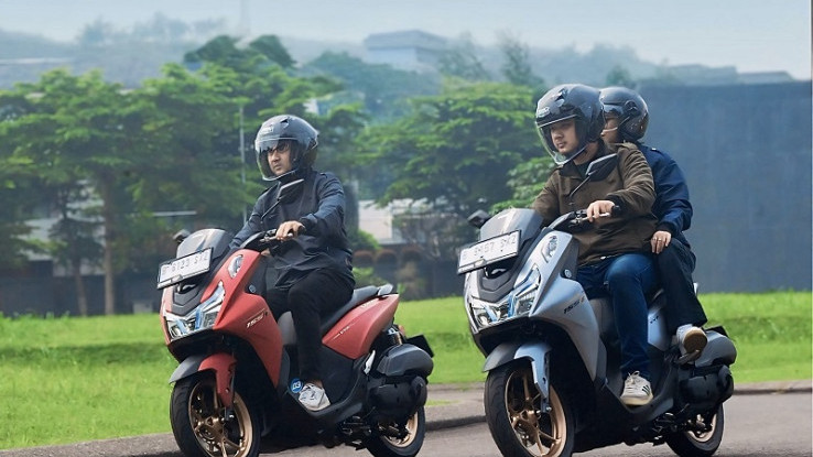 Hati-hati Menyalip Kendaraan Besar Menggunakan Sepeda Motor, Perhatikan Hal Ini!