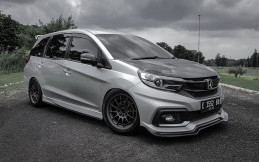 Modifikasi Honda Mobilio Family Car Street Racing