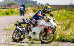 Keseruan Pecinta Motor Sport Jajal Sirkuit Cibatu Dilatih Pembalap