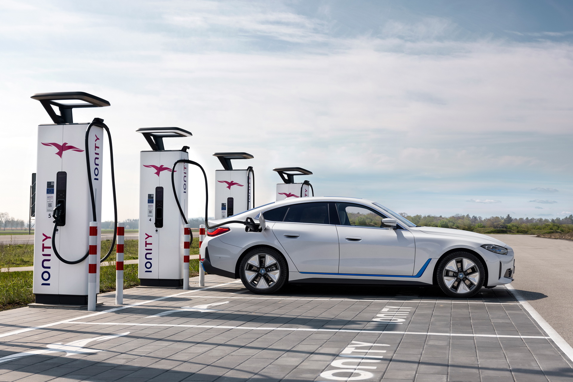 BMW Berencana Produksi Baterai  Mobil Listrik