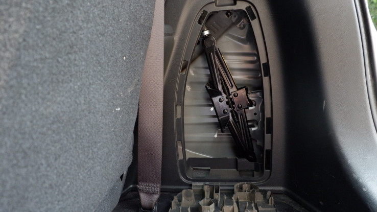 Seputar Dongkrak Mobil Sobat yang Mungkin Berguna Kala Mudik Lebaran Idul Fitri